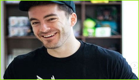 CaptainSparklez Net Worth- Earning From YouTube, Merchandise and Gaming Company